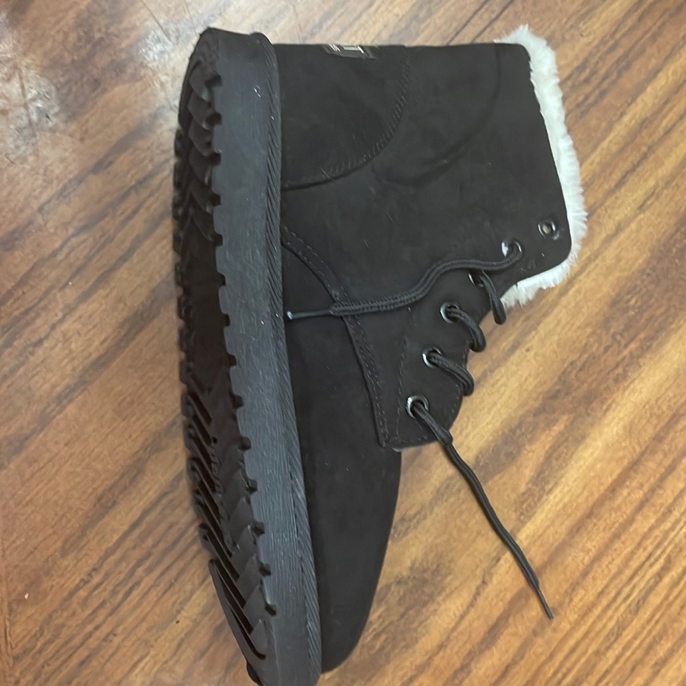 Brand new womens winter boot
